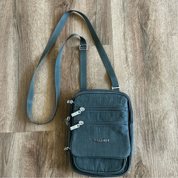 Baggallini Crossbody Purse Bag RFID Journey Sand Small Dark Gray Silver Travel - Picture 3 of 15